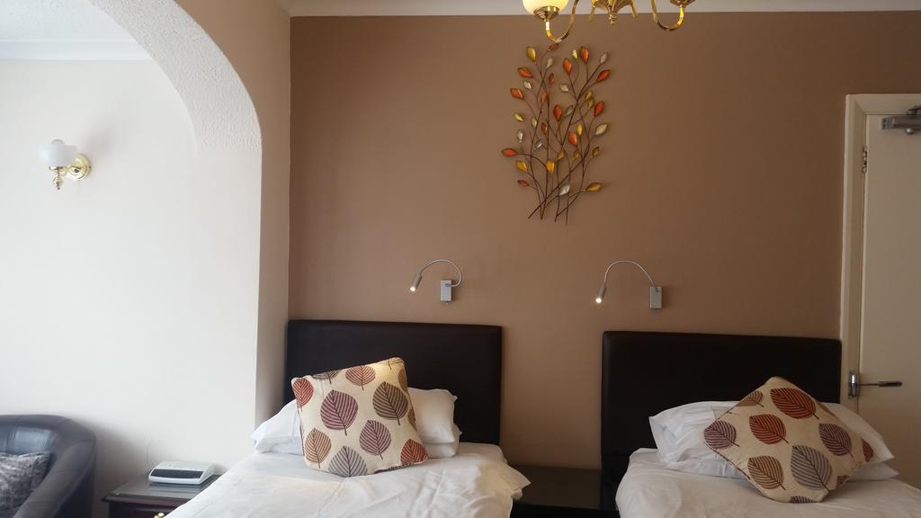 Penryn Guest House, Ensuite Rooms, Free Parking And Free Wifi Stratford-upon-Avon Bagian luar foto