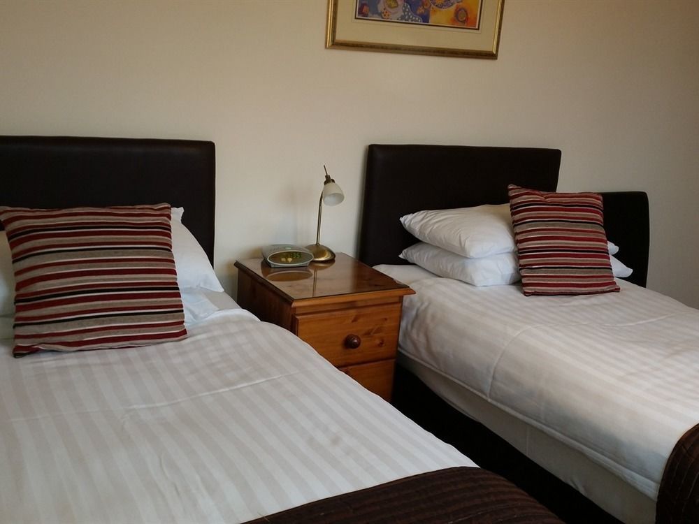 Penryn Guest House, Ensuite Rooms, Free Parking And Free Wifi Stratford-upon-Avon Bagian luar foto